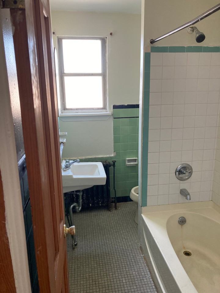2928 Frankford Ave - Photo 4 of 7