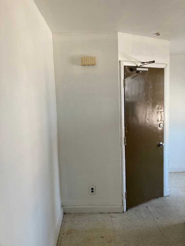 2928 Frankford Ave - Photo 5 of 7