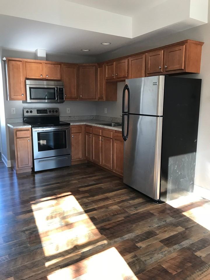 203 N 2nd Ave #1R - Photo 4 of 14