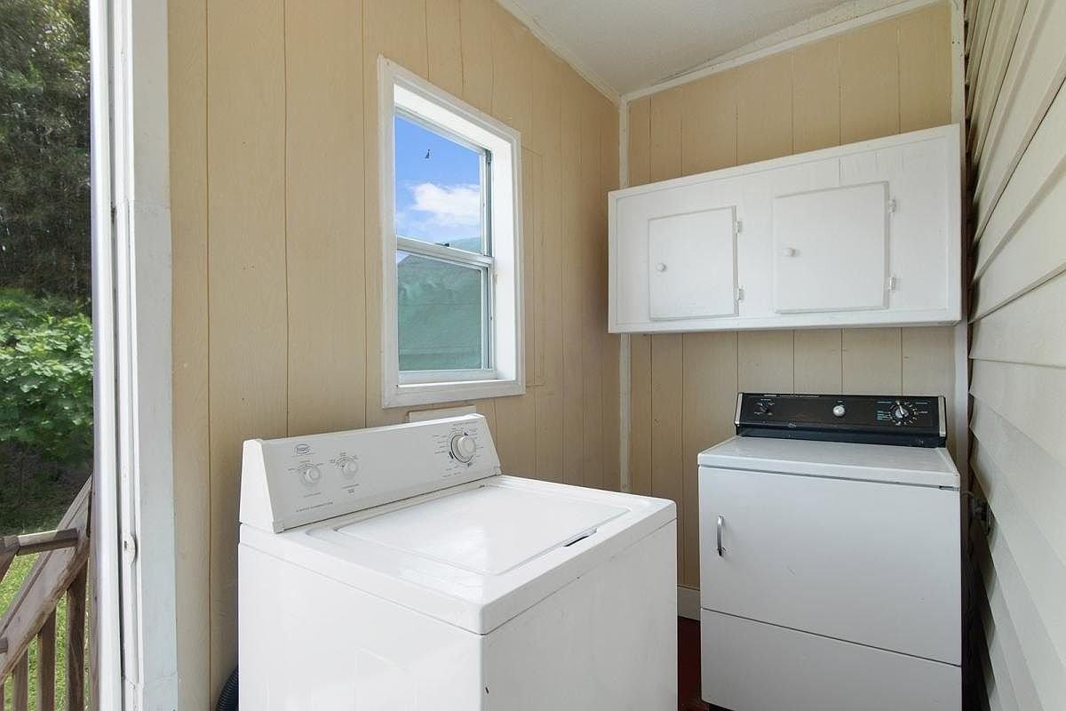 7427 Spruce St - Photo 3 of 6