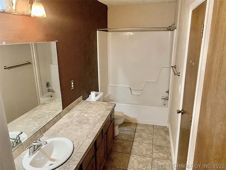 1542 E 67th Pl - Photo 2 of 10