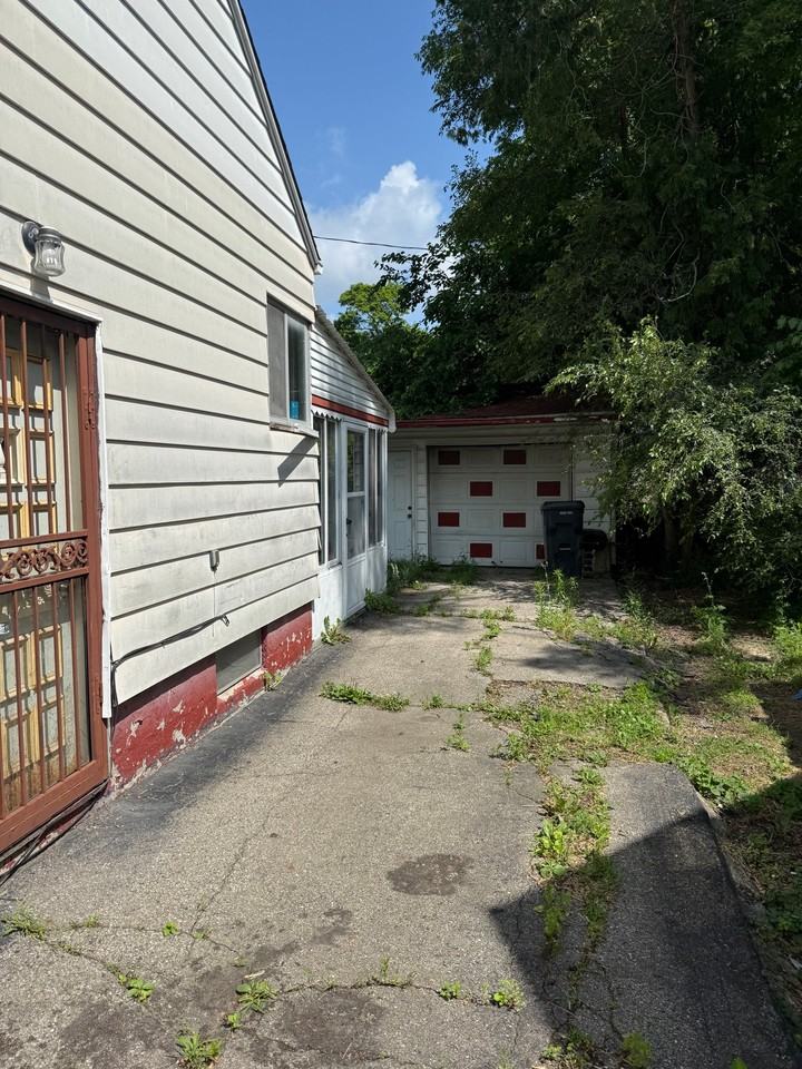 501 E Marengo Ave - Photo 3 of 20