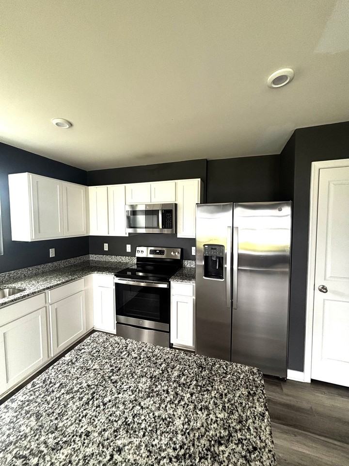 2000 Abberly Cir - Photo 6 of 9