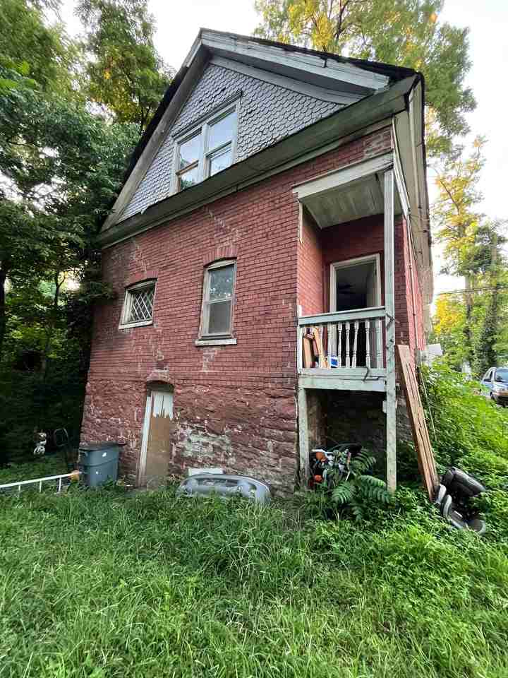 913 Milnor St - Photo 2 of 15