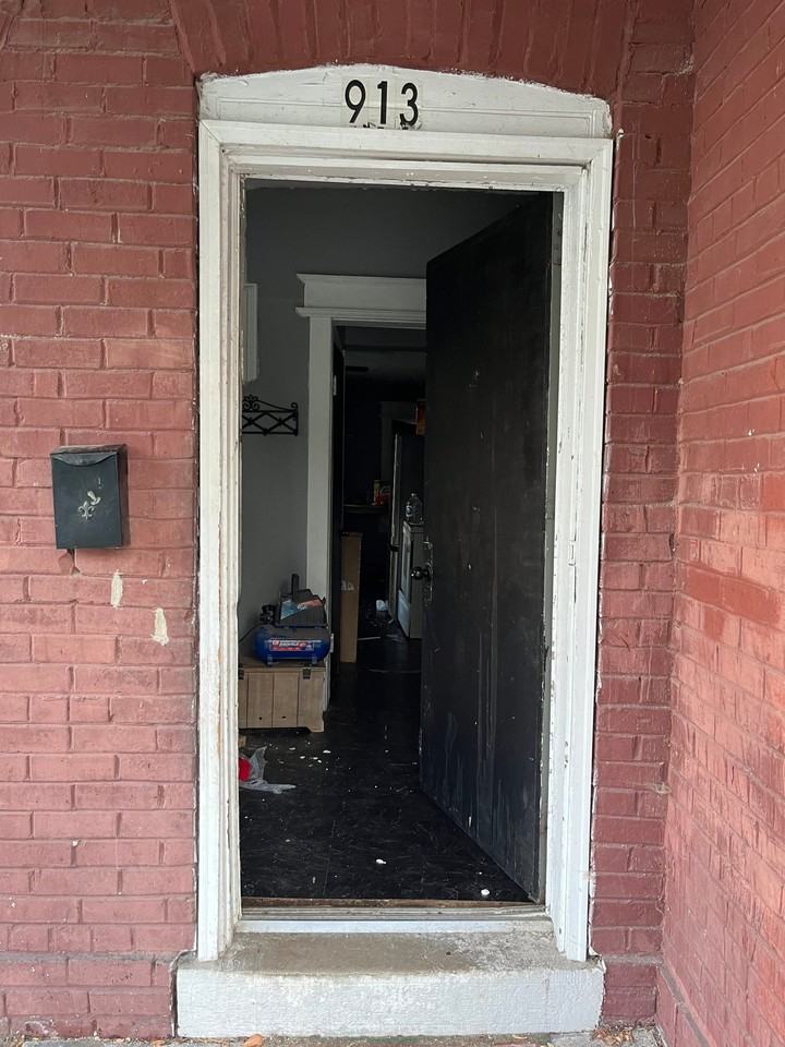 913 Milnor St - Photo 3 of 15