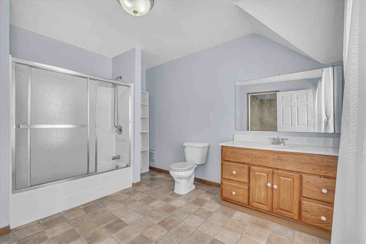 1104 W 4th St - Photo 6 of 20