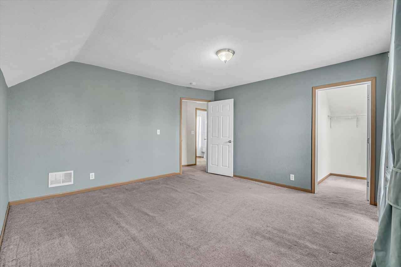 1104 W 4th St - Photo 7 of 20