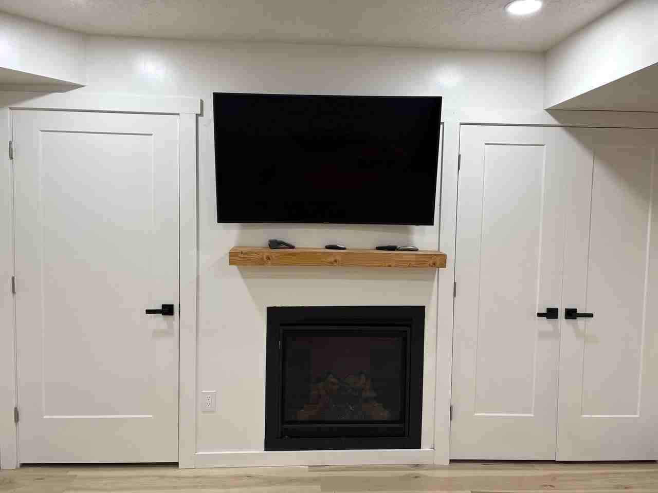 114 N Bonneville Ln - Photo 3 of 7