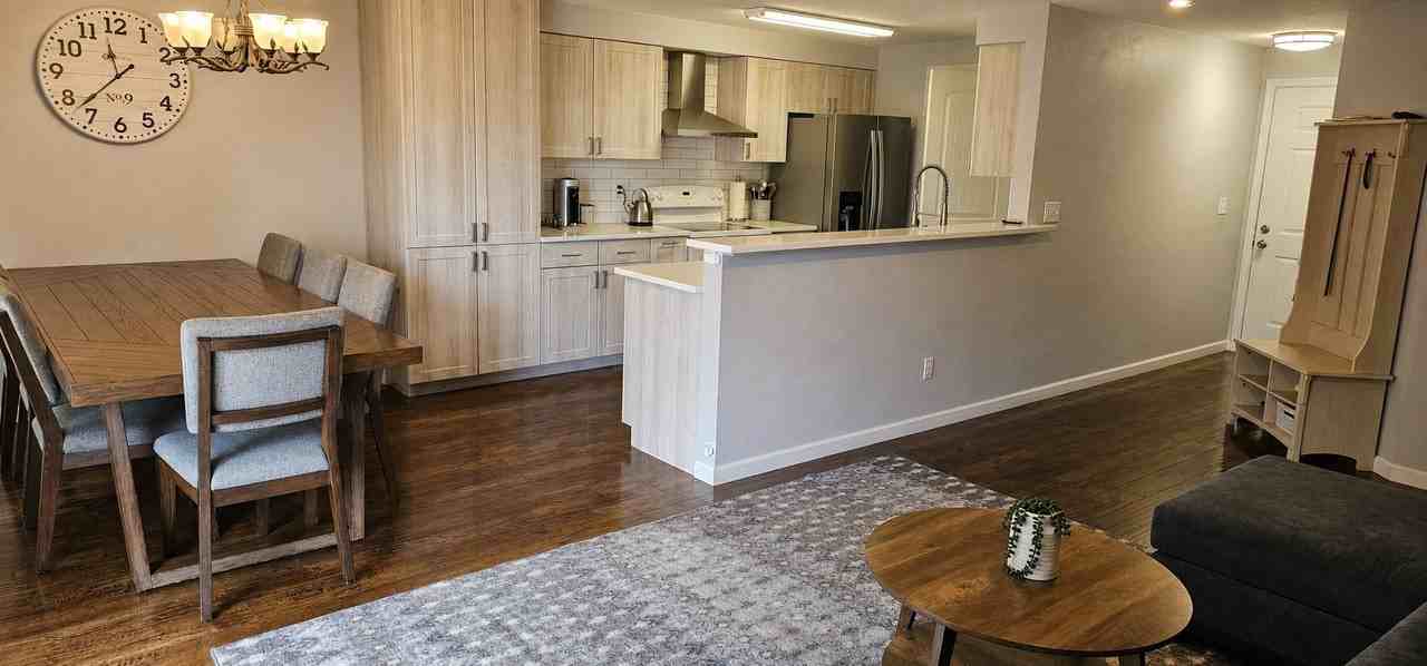 200 W 10th St - Photo 5 of 12
