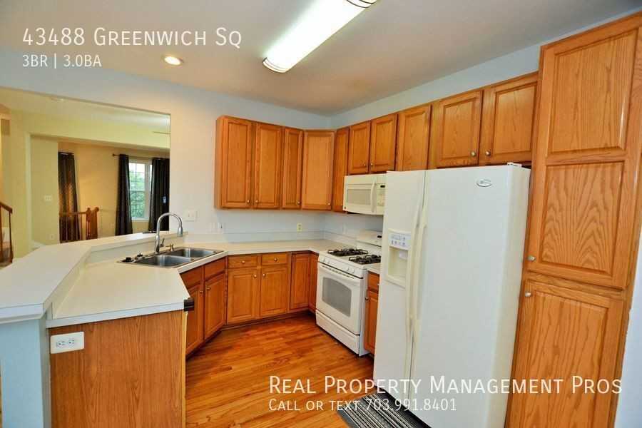 43488 Greenwich Sq - Photo 2 of 36