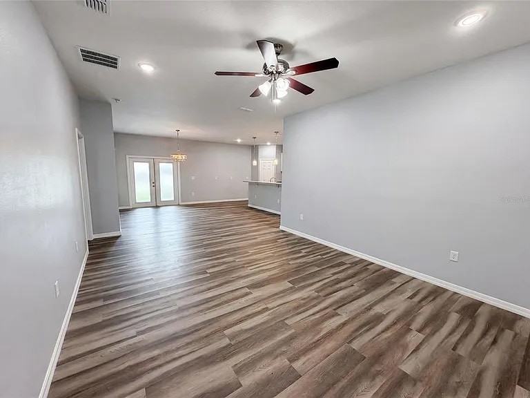 1013 West 11th Street - Photo 2 of 6