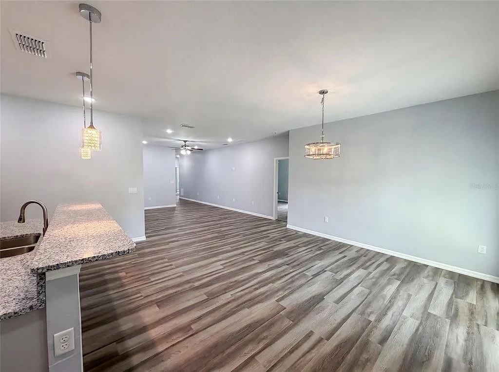 1013 West 11th Street - Photo 3 of 6