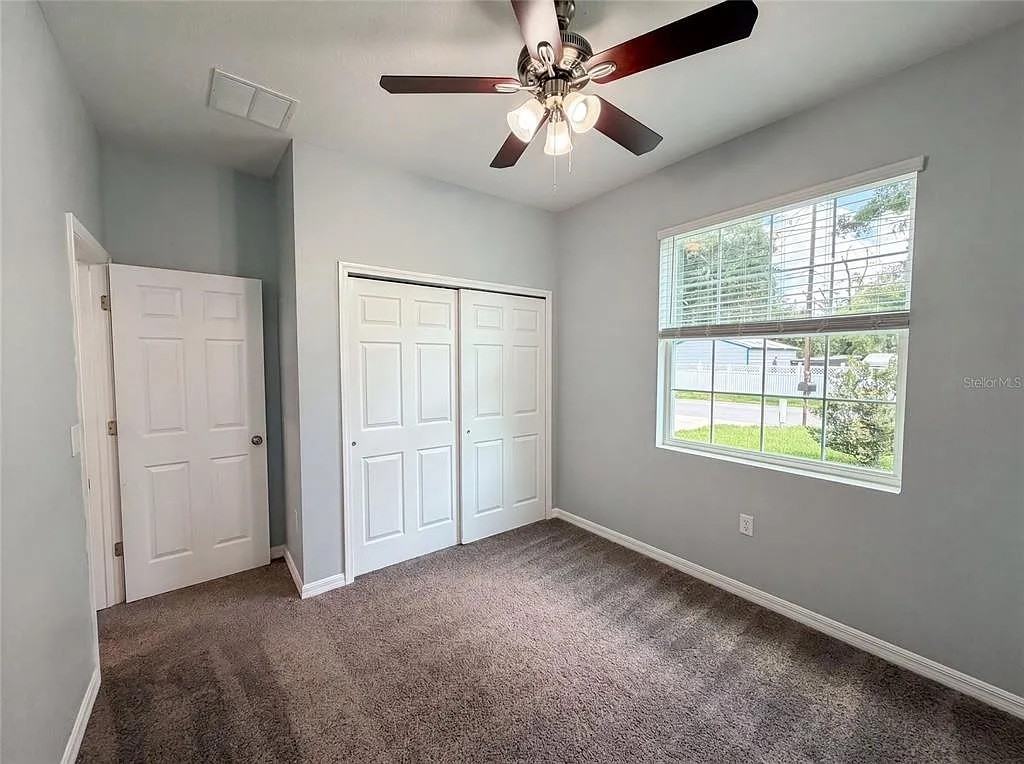 1013 West 11th Street - Photo 5 of 6