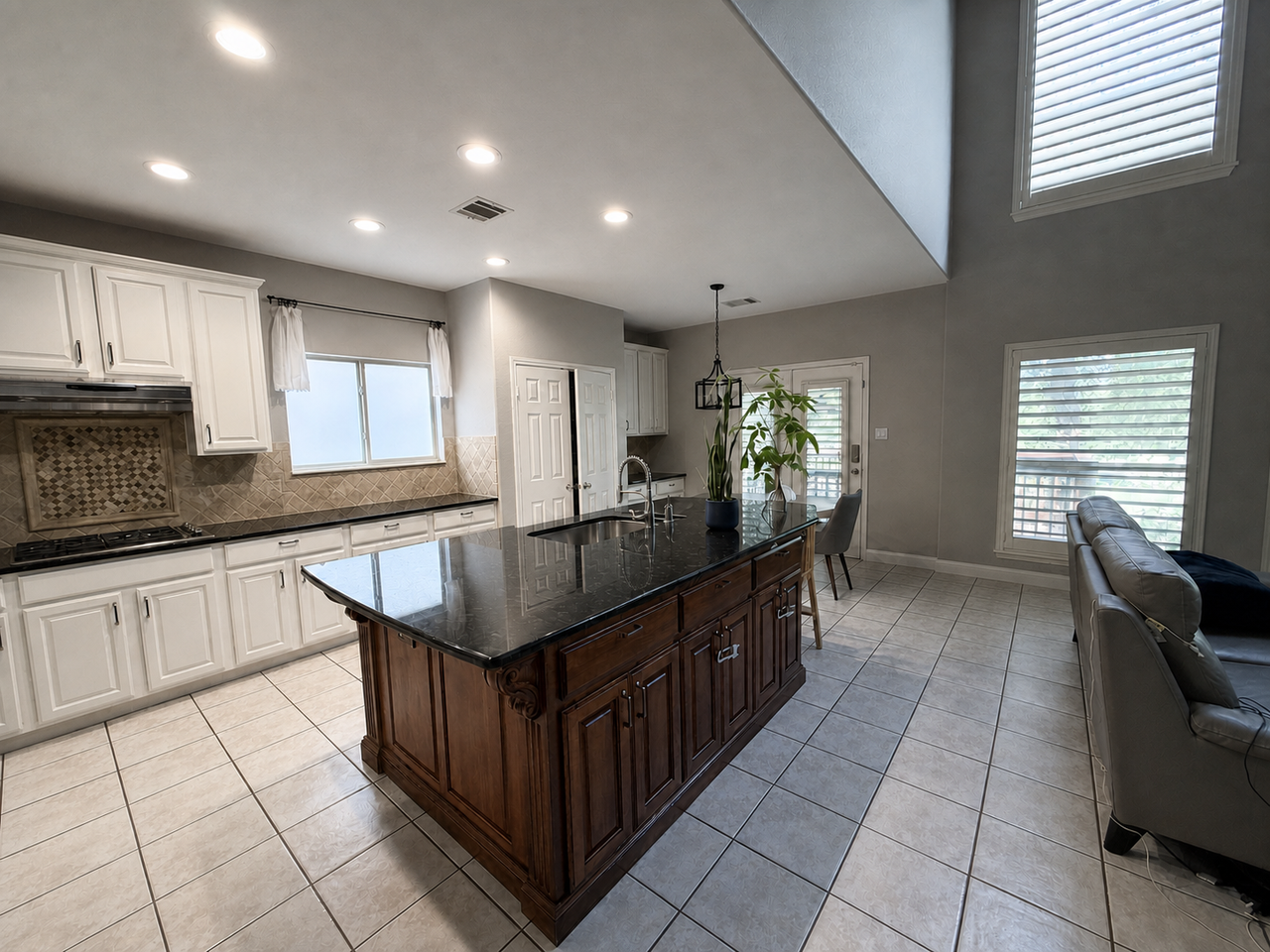 2536 Crenshaw Dr #NA - Photo 2 of 26
