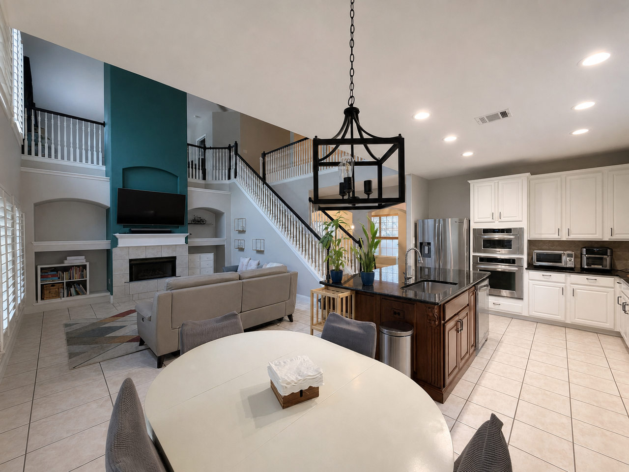 2536 Crenshaw Dr #NA - Photo 3 of 26