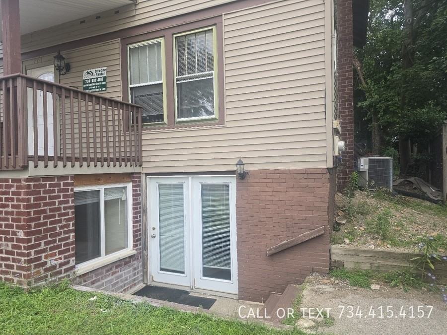 707 S Division St Apt 1 #B - Photo 2 of 38