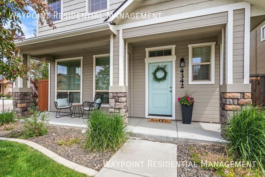 4342 S Axiom Ave - Photo 2 of 37