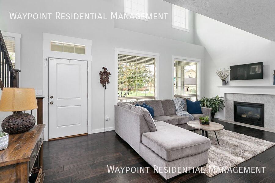 4342 S Axiom Ave - Photo 3 of 37