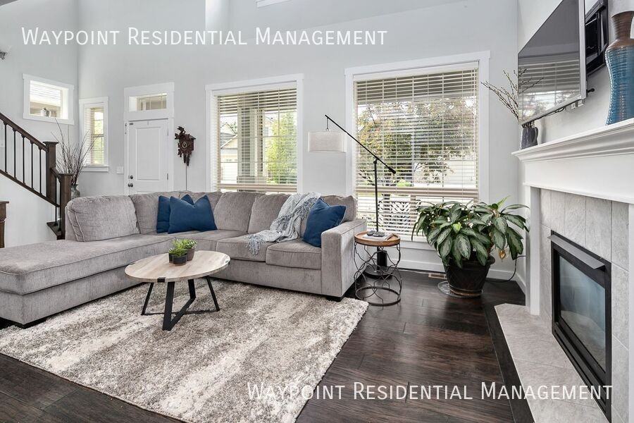 4342 S Axiom Ave - Photo 5 of 37