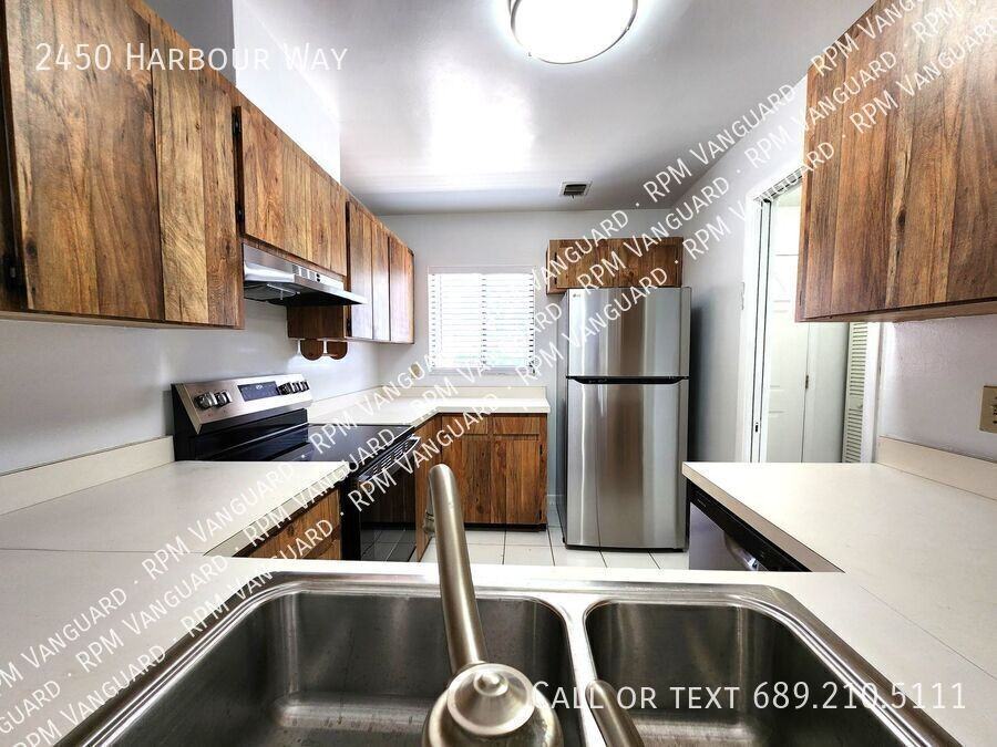 2450 Harbour Way - Photo 4 of 17