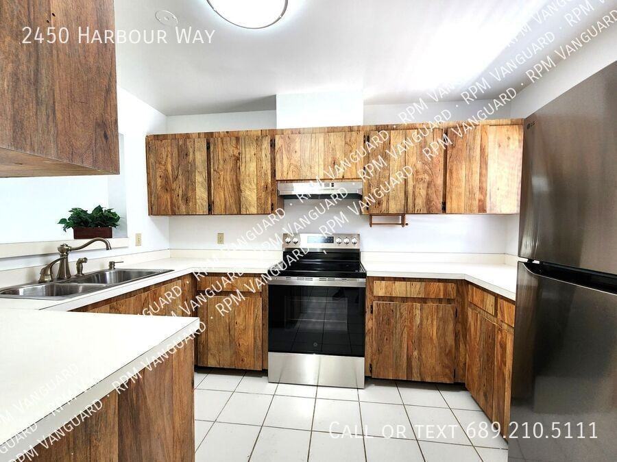 2450 Harbour Way - Photo 5 of 17
