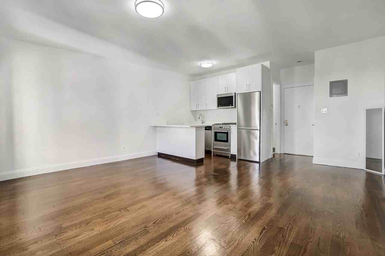 39 E 65th St #EV4B - Photo 2 of 5