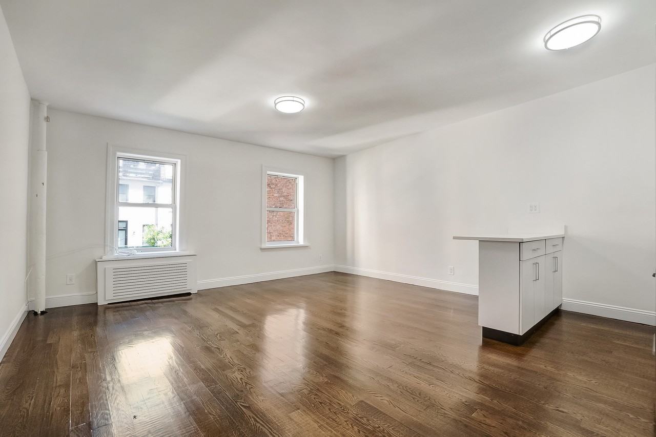 39 E 65th St #EV4B - Photo 5 of 5