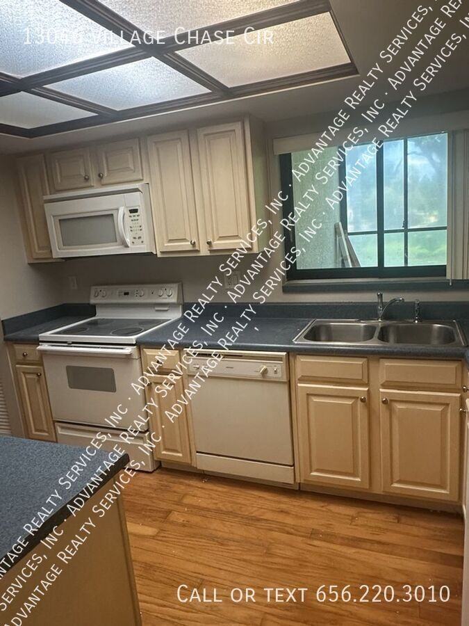13046 Village Chase Cir - Photo 4 of 22