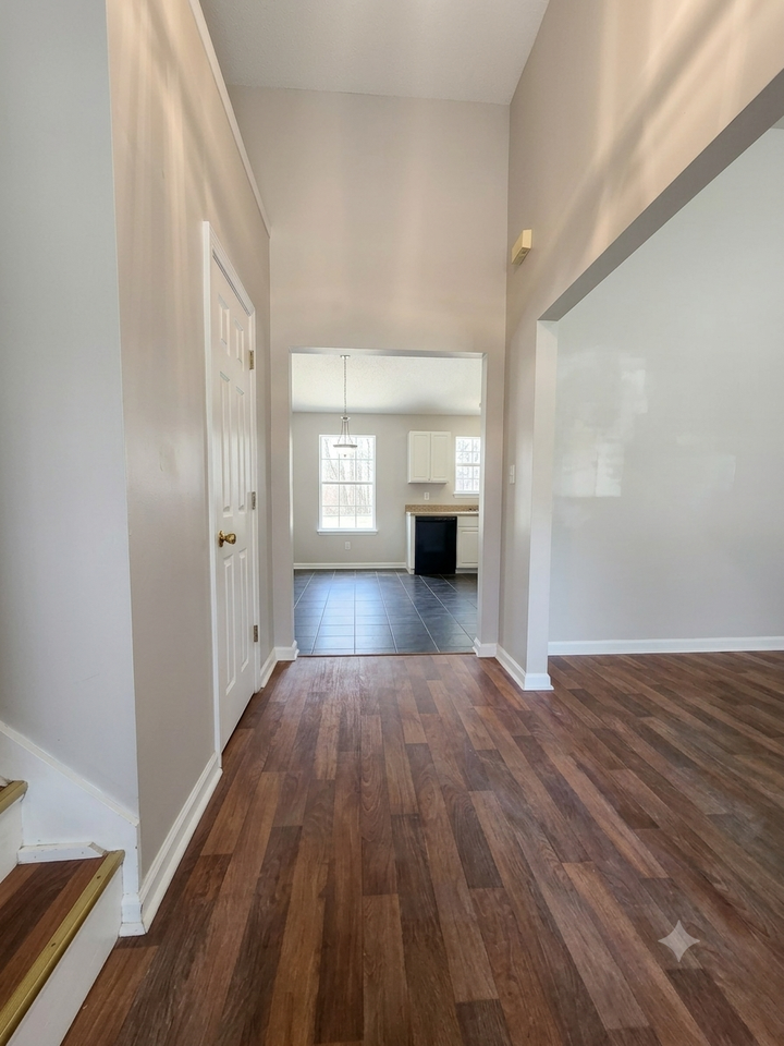5420 Sapphire Circle - Photo 3 of 18