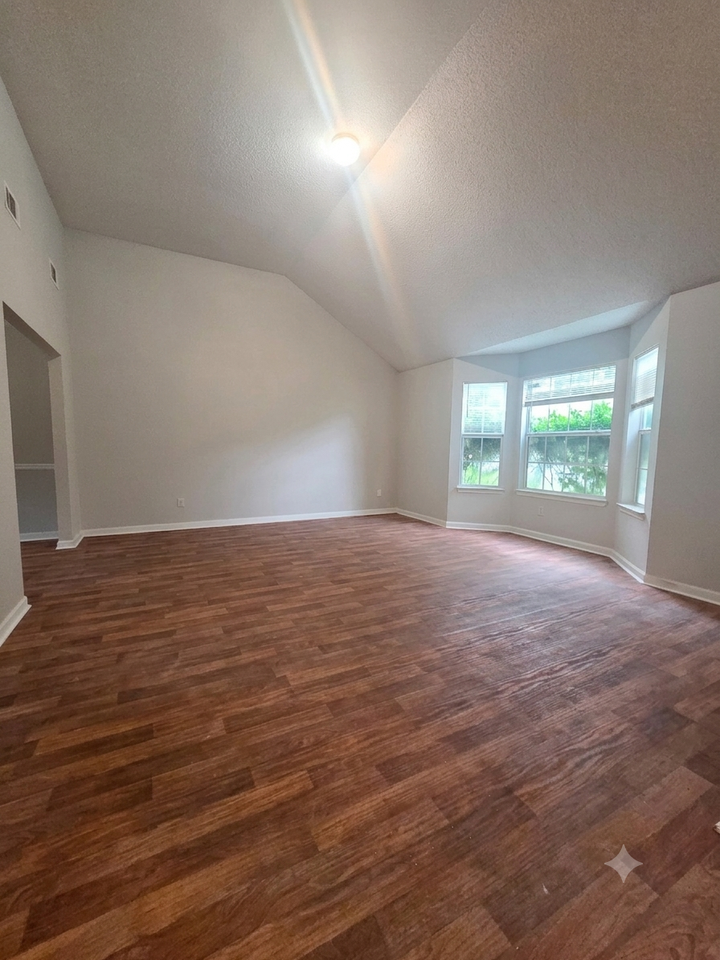 5420 Sapphire Circle - Photo 4 of 18