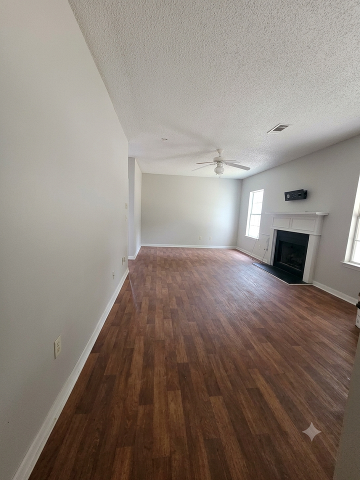 5420 Sapphire Circle - Photo 6 of 18