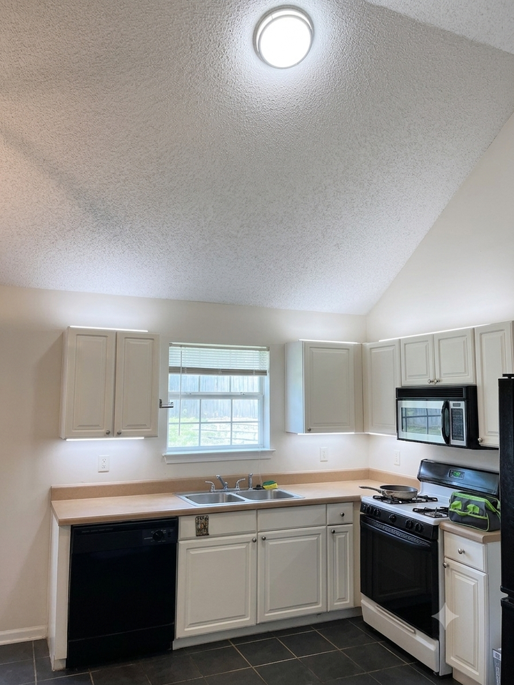 5420 Sapphire Circle - Photo 7 of 18