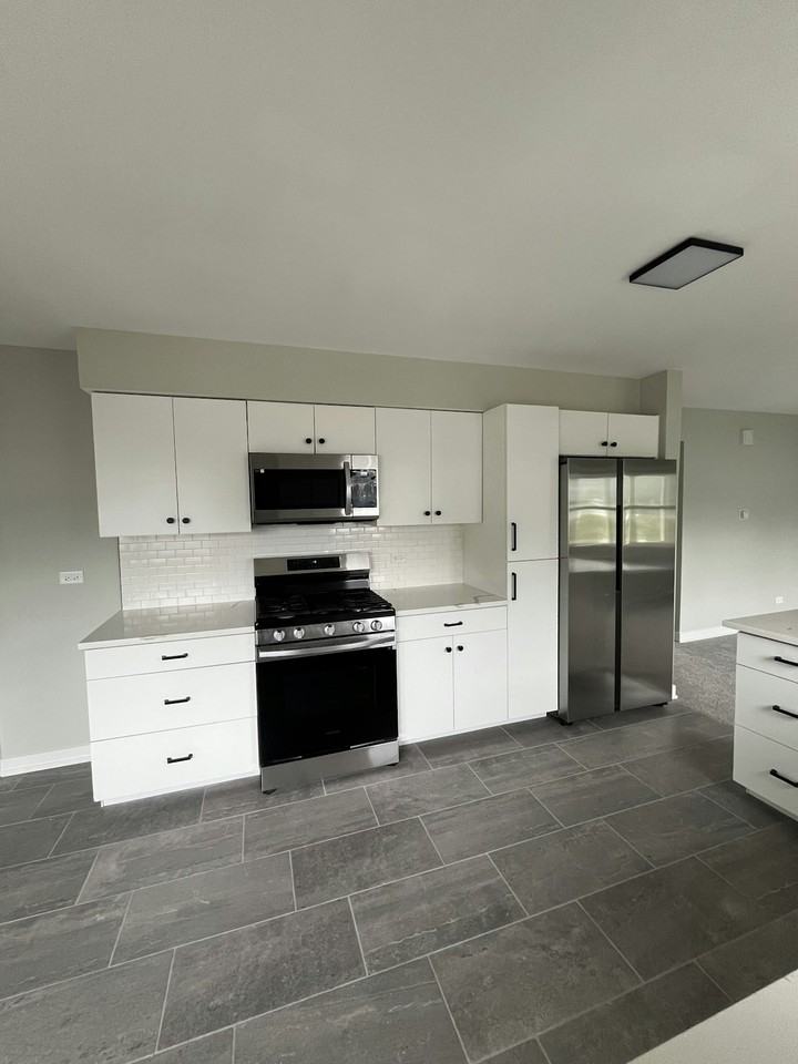 278 N Oaklawn Ave, Unit 2 - Photo 2 of 12