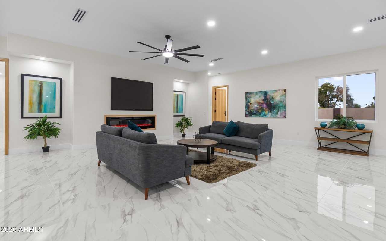 5923 E North Ln - Photo 4 of 49