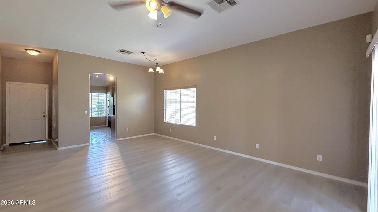 10020 W Wood St - Photo 2 of 23