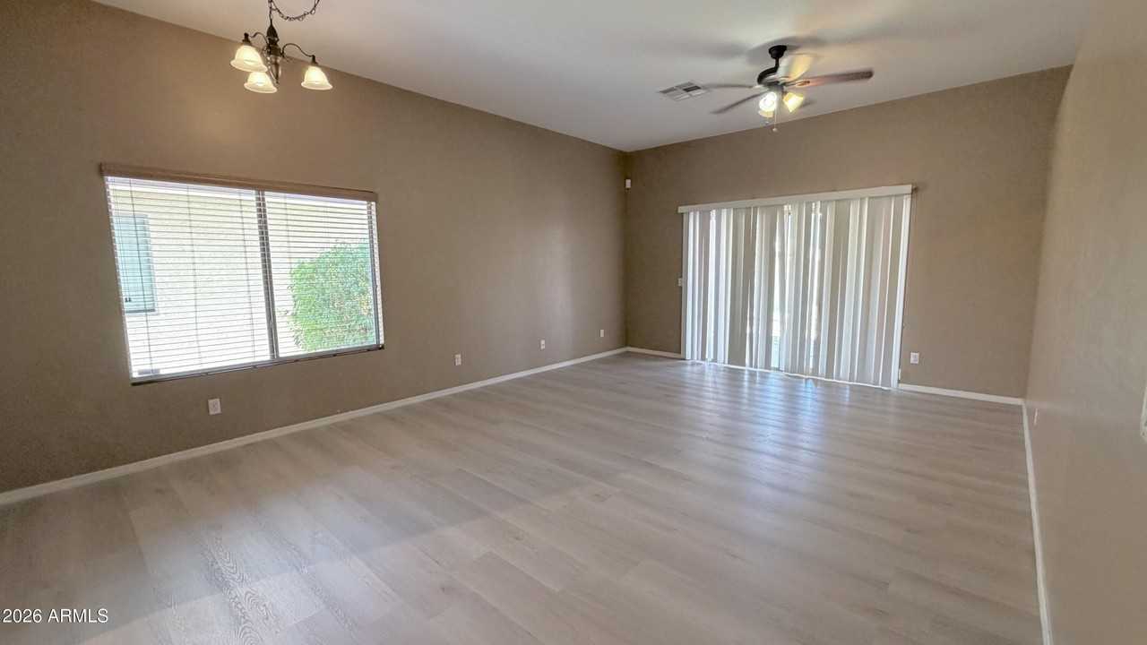 10020 W Wood St - Photo 3 of 23
