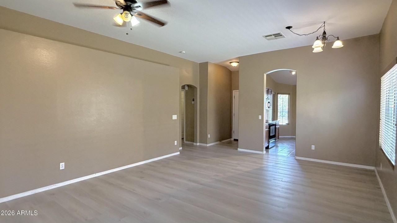 10020 W Wood St - Photo 4 of 23