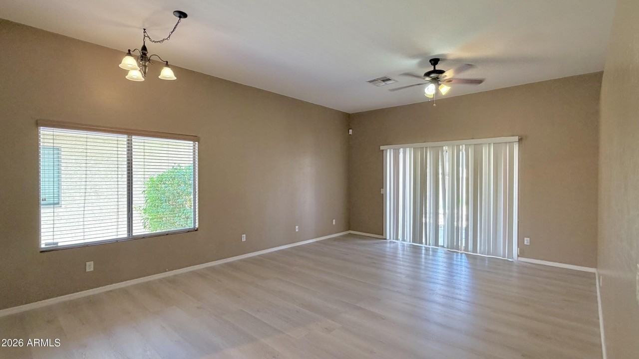 10020 W Wood St - Photo 5 of 23
