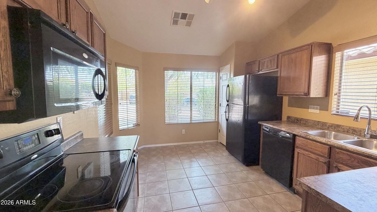 10020 W Wood St - Photo 6 of 23