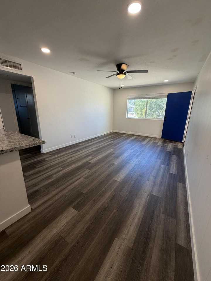 1229 W 4th St #3 - Photo 4 of 6