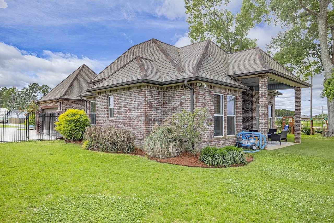 111 Gentle Oak Blvd - Photo 3 of 15