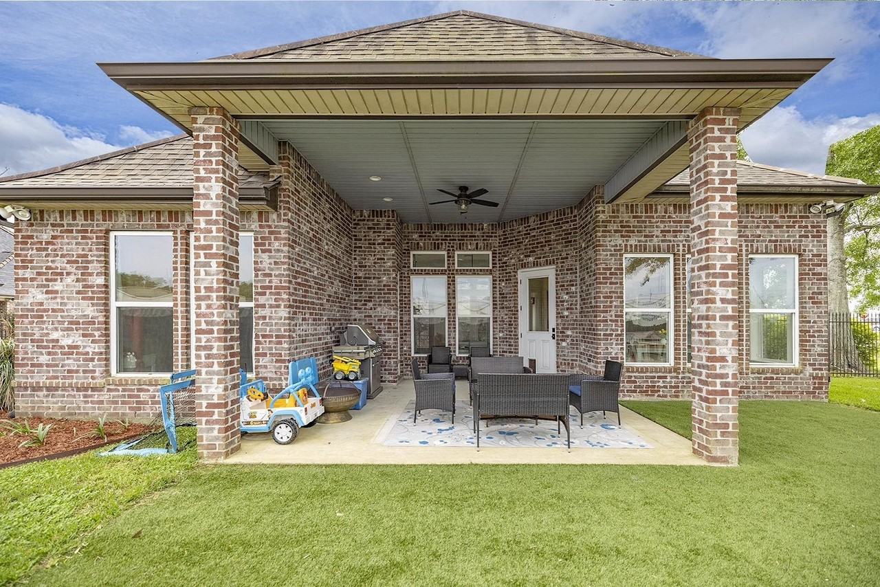 111 Gentle Oak Blvd - Photo 4 of 15