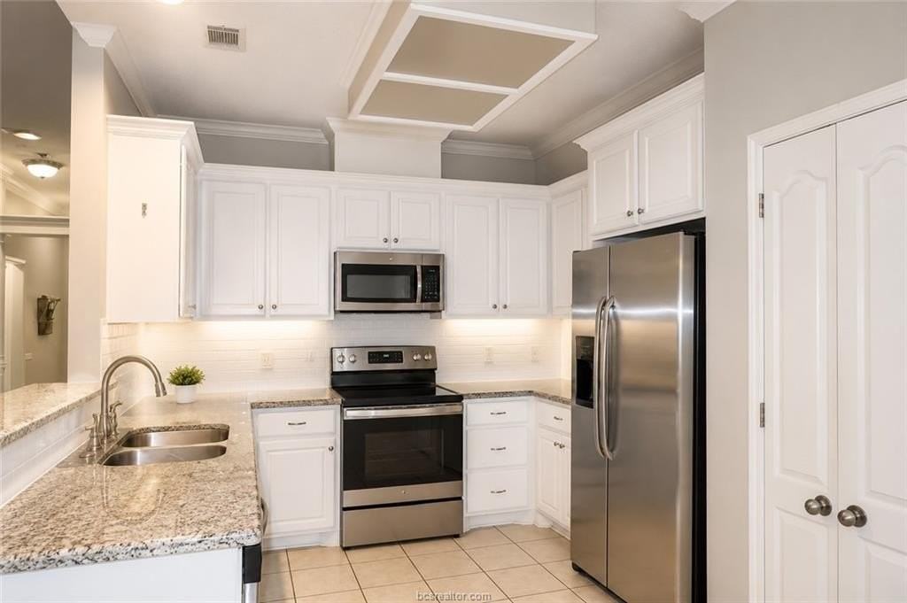 2364 Kendal Green Cir - Photo 3 of 19