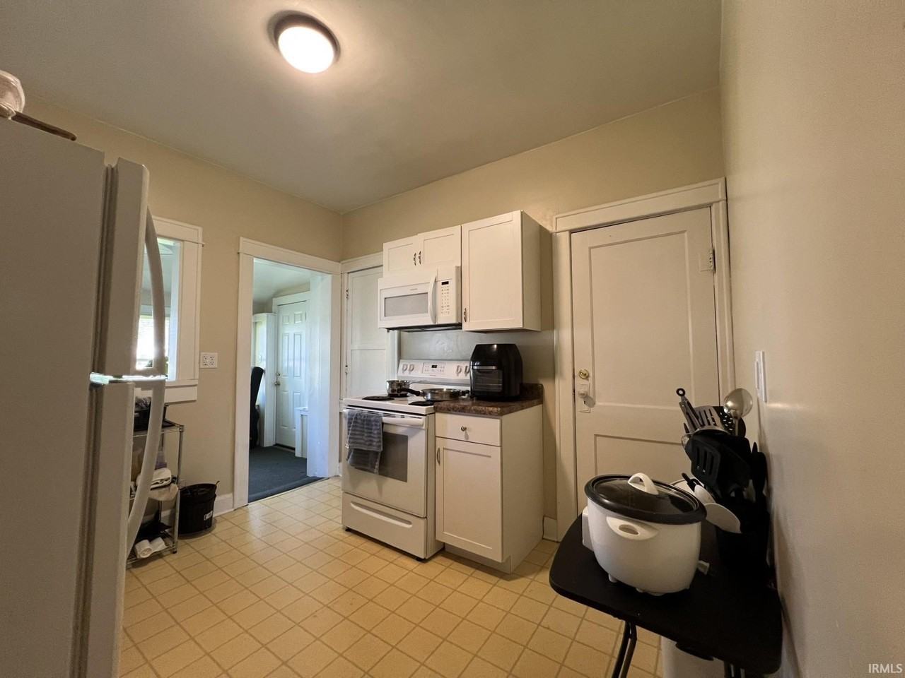 1407 S Washington St - Photo 6 of 11