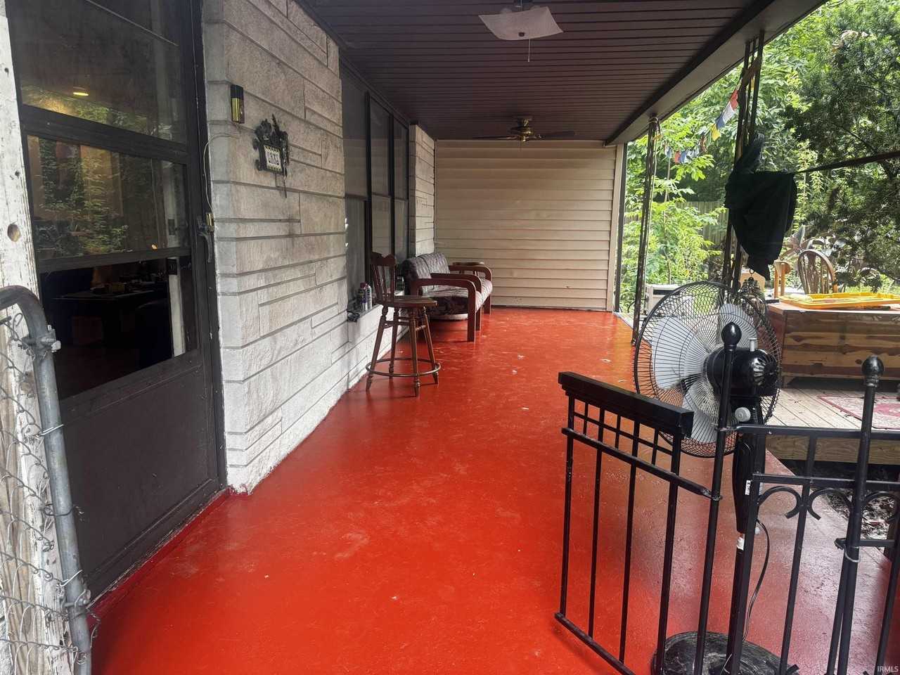 1201 S Longwood Dr - Photo 2 of 10