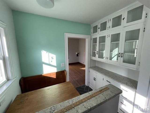 715 S Henderson St - Photo 5 of 28