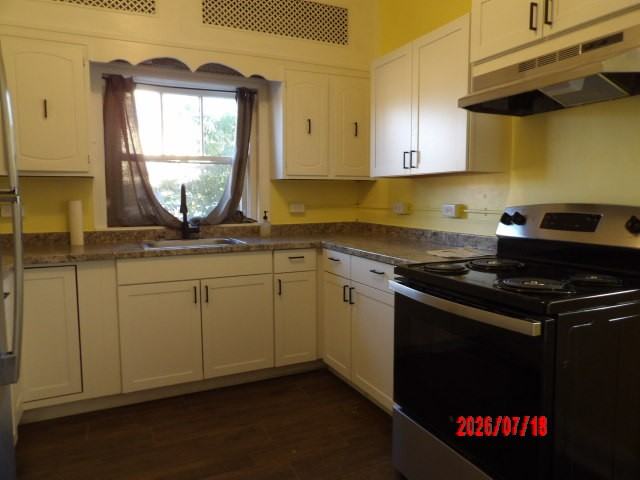 217 E 3rd St #3 - Photo 5 of 30