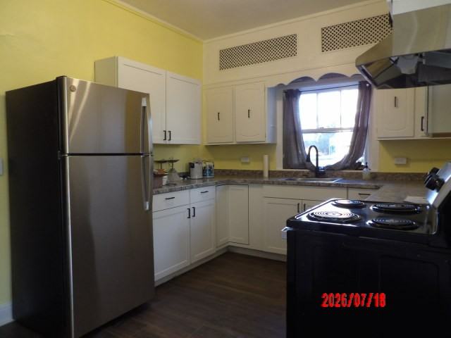 217 E 3rd St #3 - Photo 6 of 30