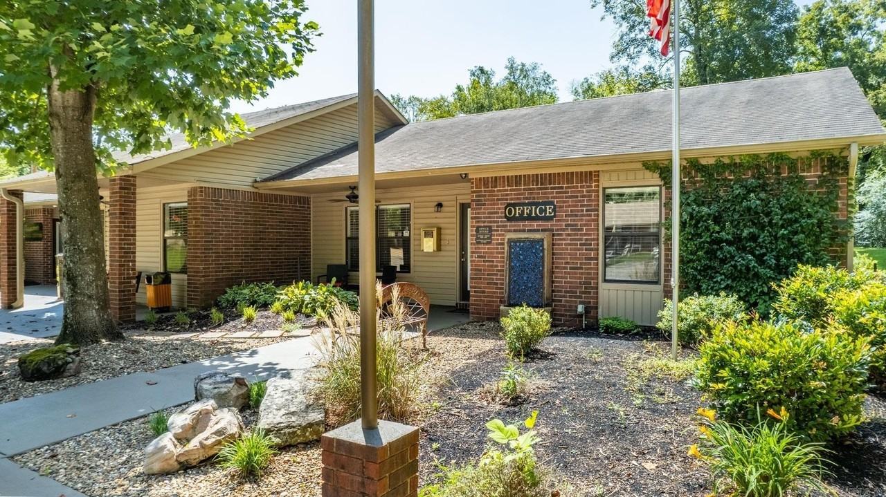 151 Summerwood Dr - Photo 2 of 44