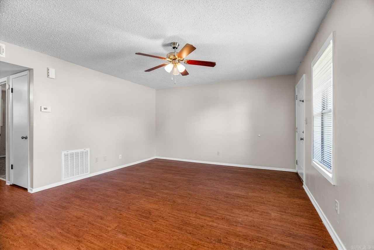 151 Summerwood Dr - Photo 5 of 44